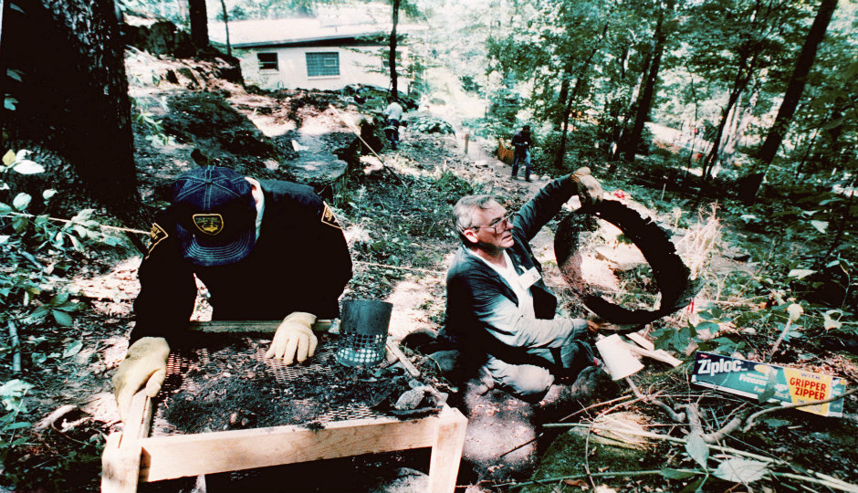 Jeffrey Dahmer crime scene photos [WARNING: Graphic ...