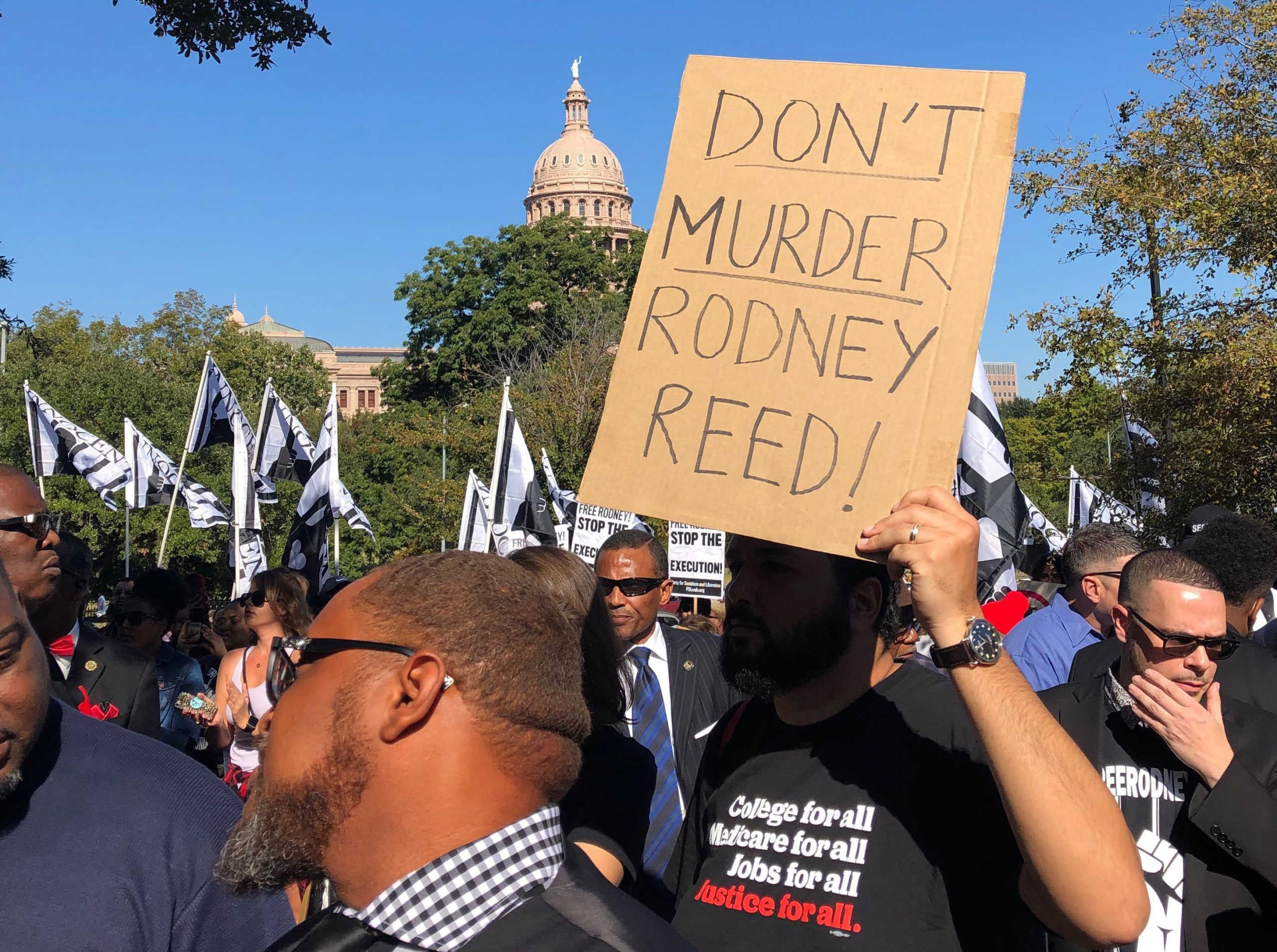 Rodney Reed protestors hold signs 