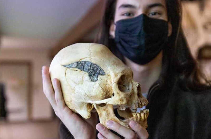 JonsBones holding a skull