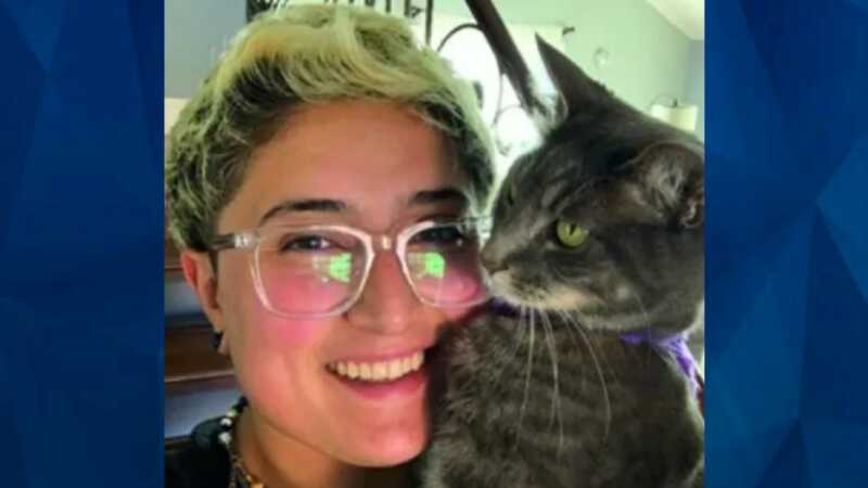 Monica De Leon with cat