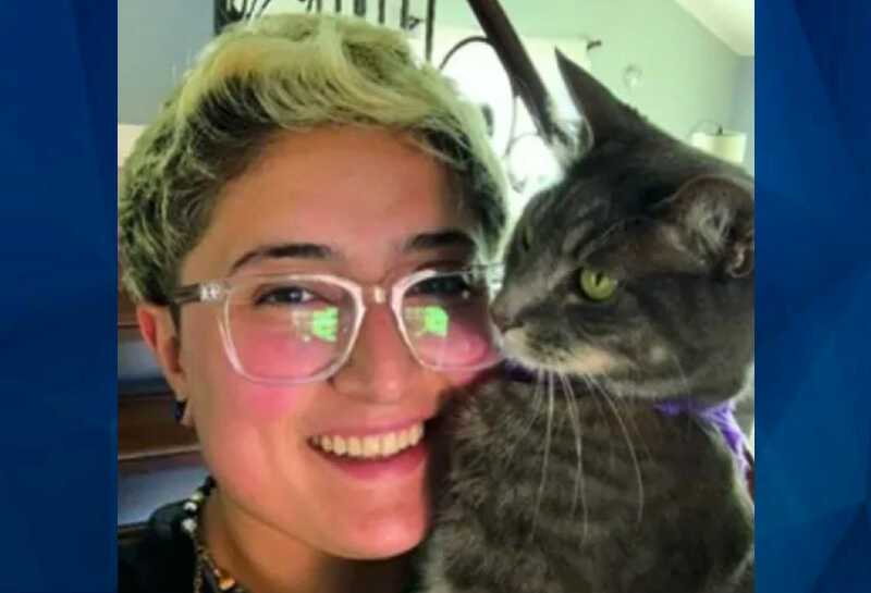 Monica De Leon with cat