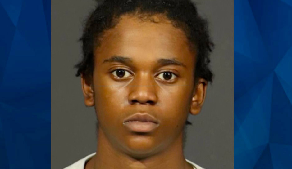 18-year-old Zyaire Crumbley sought for stabbing Girlfriend