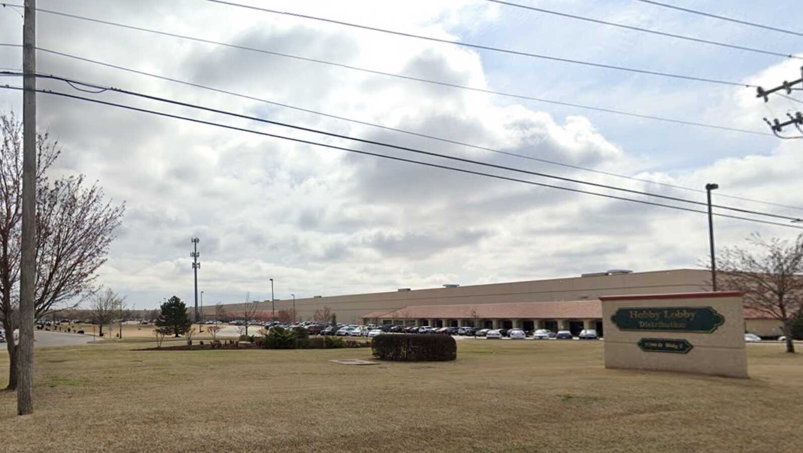 update-suspect-in-shooting-death-of-hobby-lobby-manager-dead-after