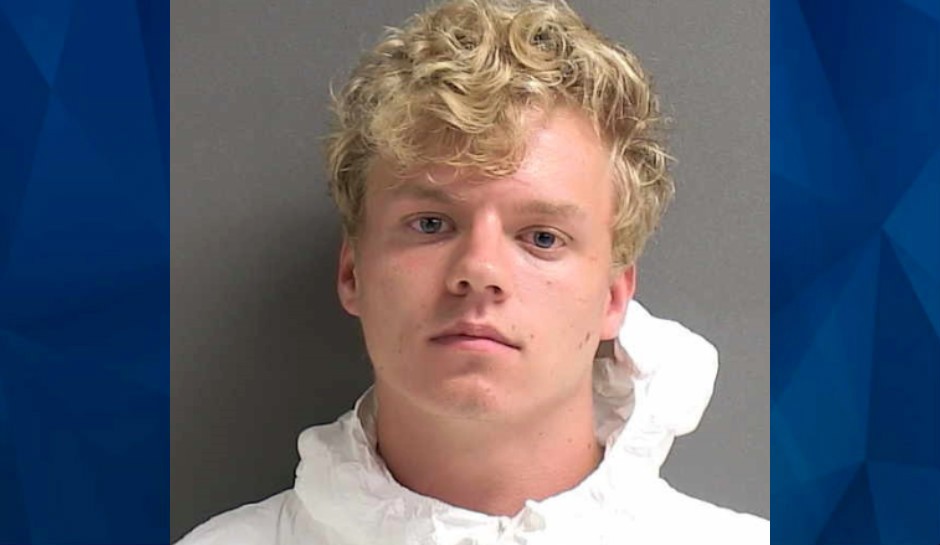 Teen Stabs Mom Multiple Times with Kitchen Knife for Interfering with His ‘Life Choices’: Police