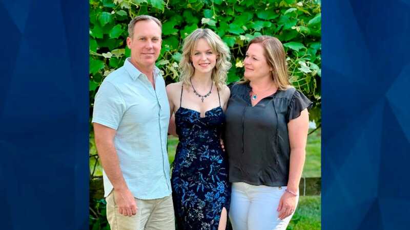 Jillian Ludwig with parents