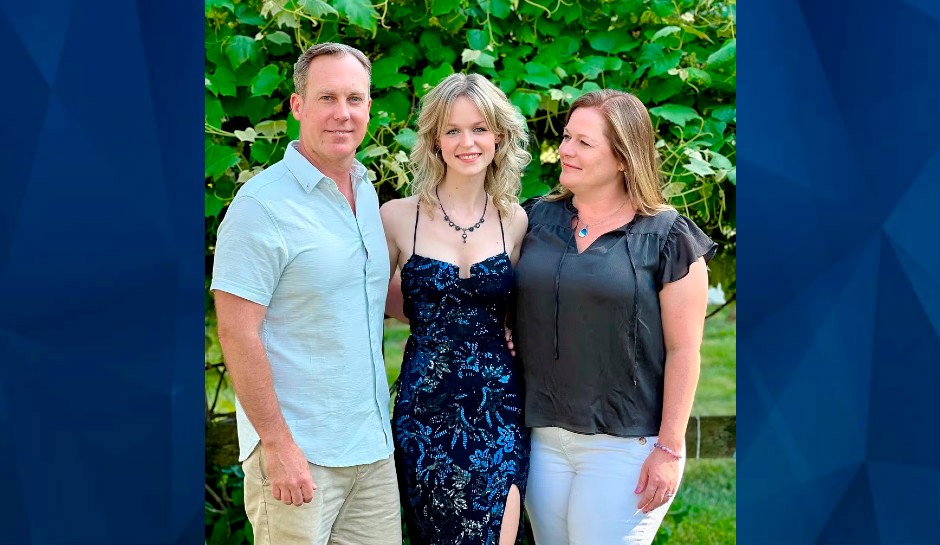 Jillian Ludwig with parents