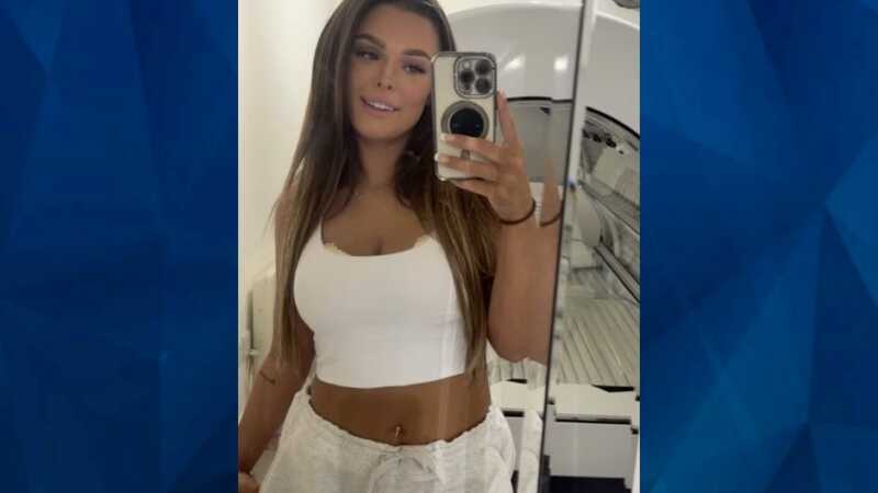 charlotte may lee selfie
