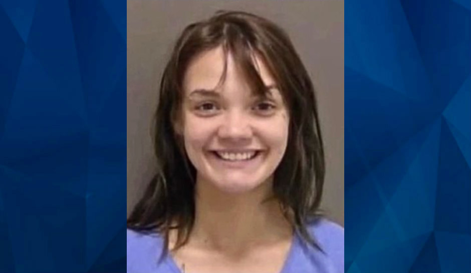 Girlfriend Hacks Sleeping Boyfriend in the Head With Hatchet ‘Like(02)