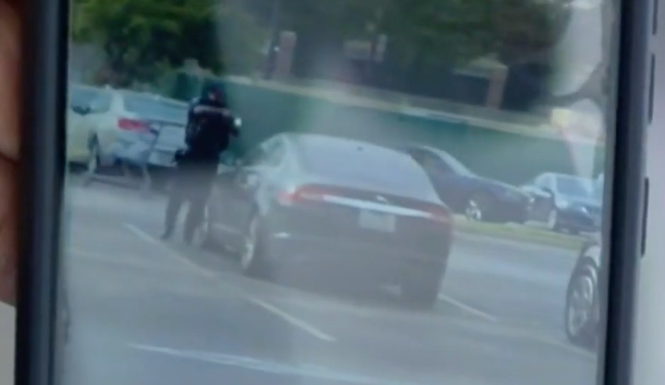 Texas Man Wounds Girlfriend, Bystander in Walmart Parking Lot Before Killing Himself