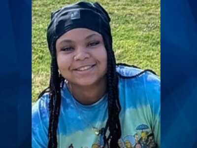 Savanna Smyre in black bonnett