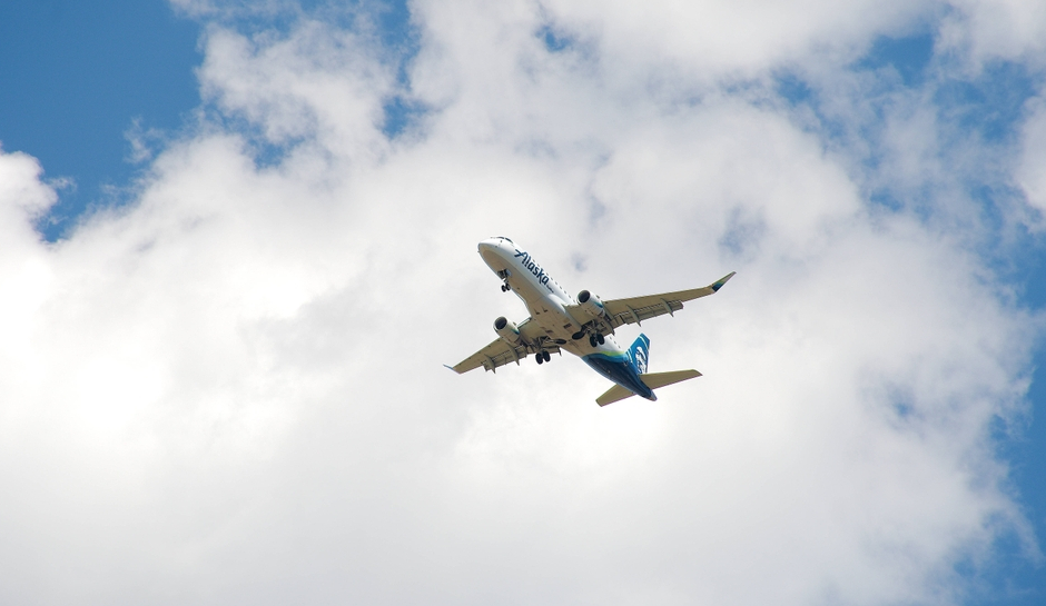 Alaska Airlines Passenger Tries to Open Plane Doors MID-FLIGHT